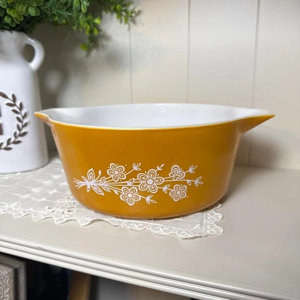 Vintage Pyrex Butterfly Gold 475-B 2.5 Qt Cinderella Casserole Bowl